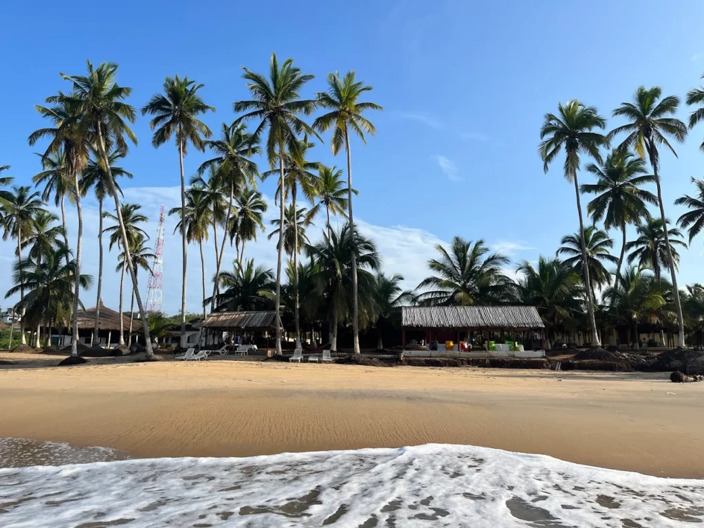 Brenu Beach / Brenu Akyinim
